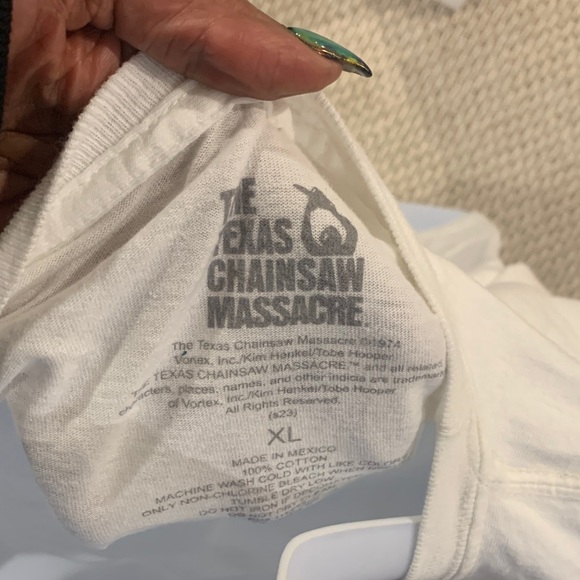 Texas Chainsaw Massacre Graphic Tee - Picture 2 of 3